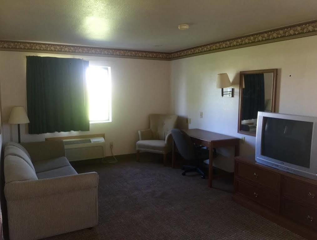 Hotel Super 8 By Wyndham Shenandoah Exterior foto