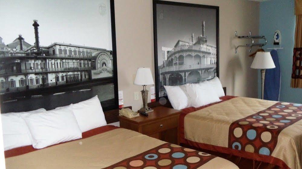 Hotel Super 8 By Wyndham Shenandoah Exterior foto